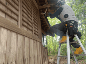 防犯カメラメンテナンス中