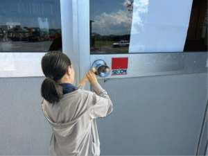 川棚町ドアノブ交換風景